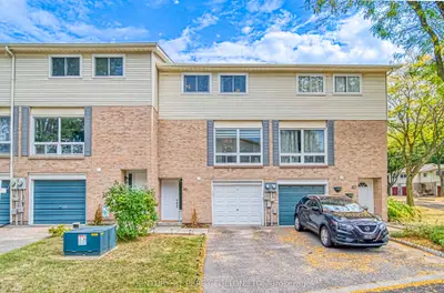 Condo Townhouse in Oshawa