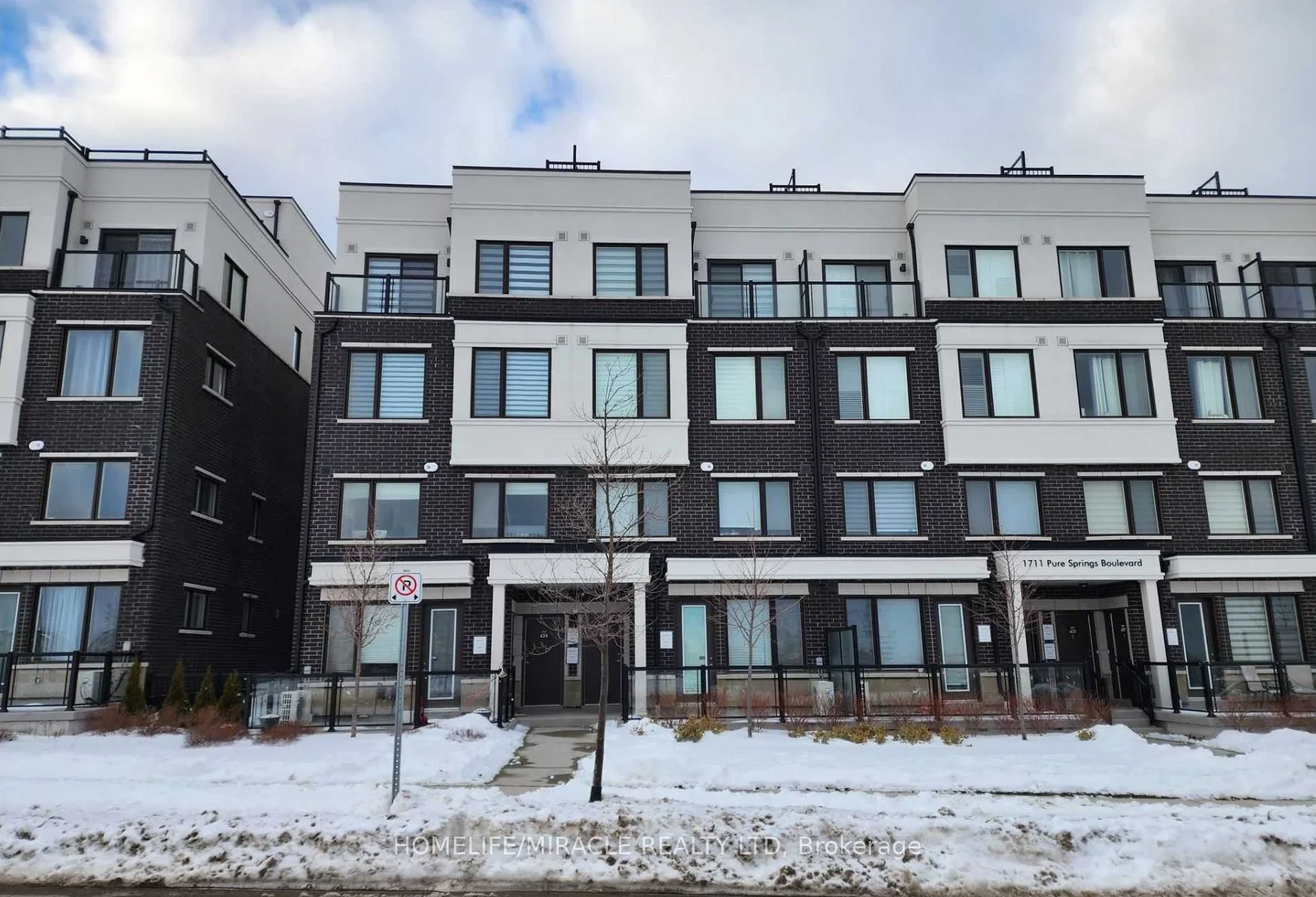 Condo Townhouse in Pickering