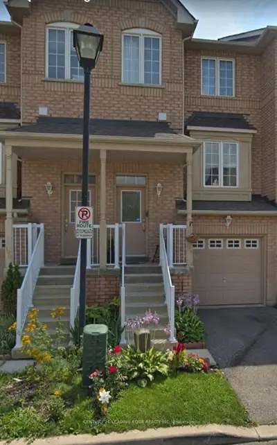Condo Townhouse in Ajax