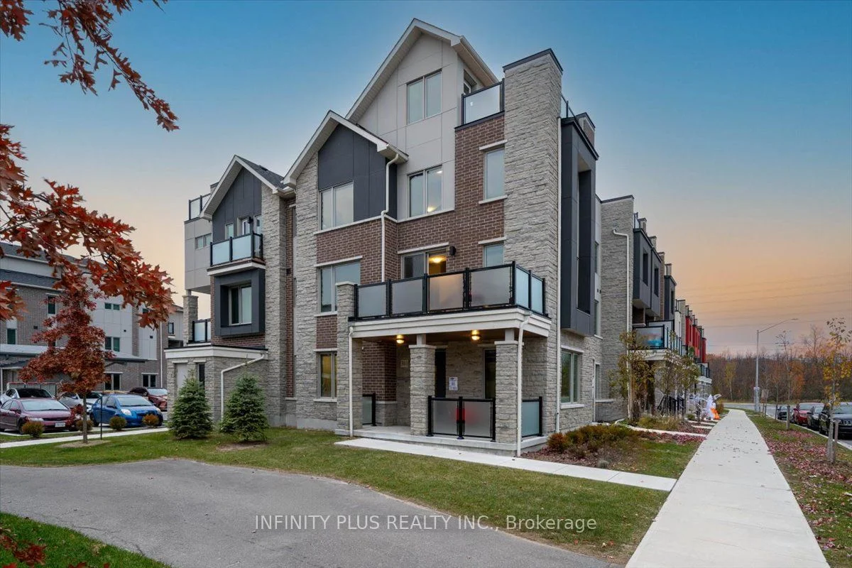 Condo Townhouse in Pickering