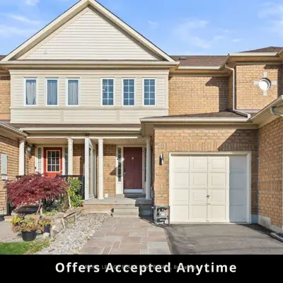 Att/Row/Townhouse in Toronto