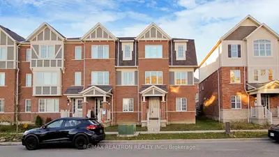 Att/Row/Townhouse in Pickering