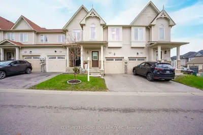 Att/Row/Townhouse in Clarington