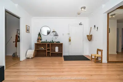 Condo Apartment in Pickering