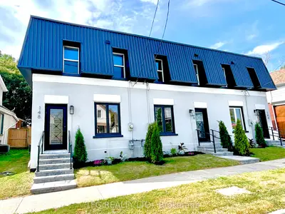 Att/Row/Townhouse in Oshawa