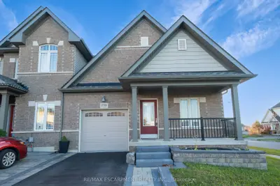 Att/Row/Townhouse in Oshawa