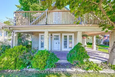 Detached in Whitby
