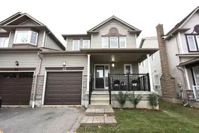 Att/Row/Townhouse in Whitby