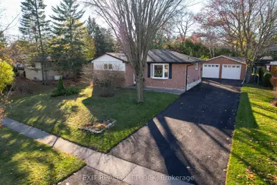 Detached in Scugog