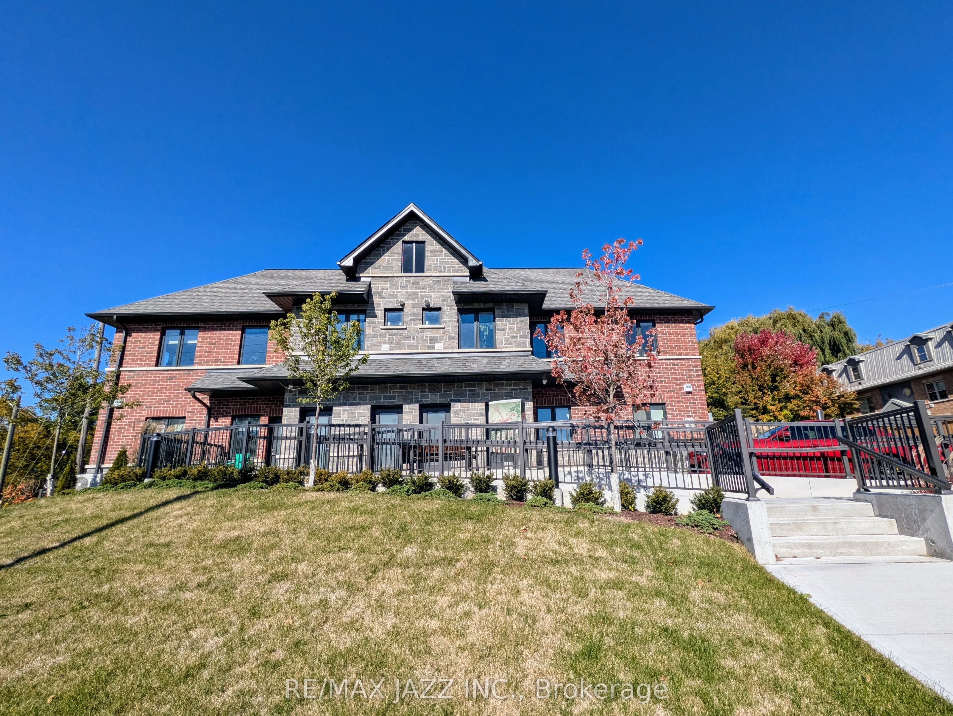 750 King Street E 202, Oshawa, On L1h 1g9