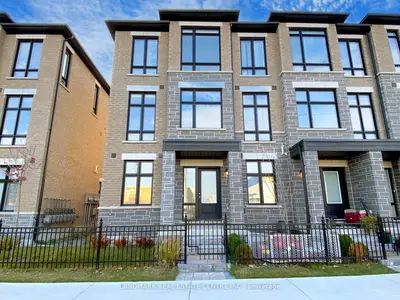 Att/Row/Townhouse in Oshawa