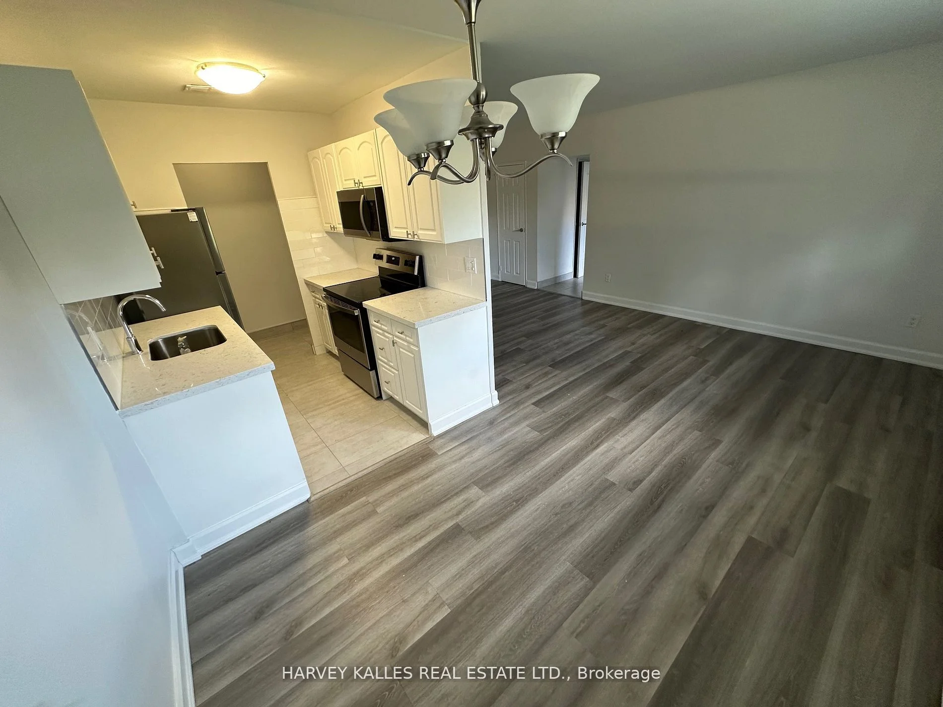 1055 Victoria Park Avenue 105, Toronto E04, ON M4B 2J8
