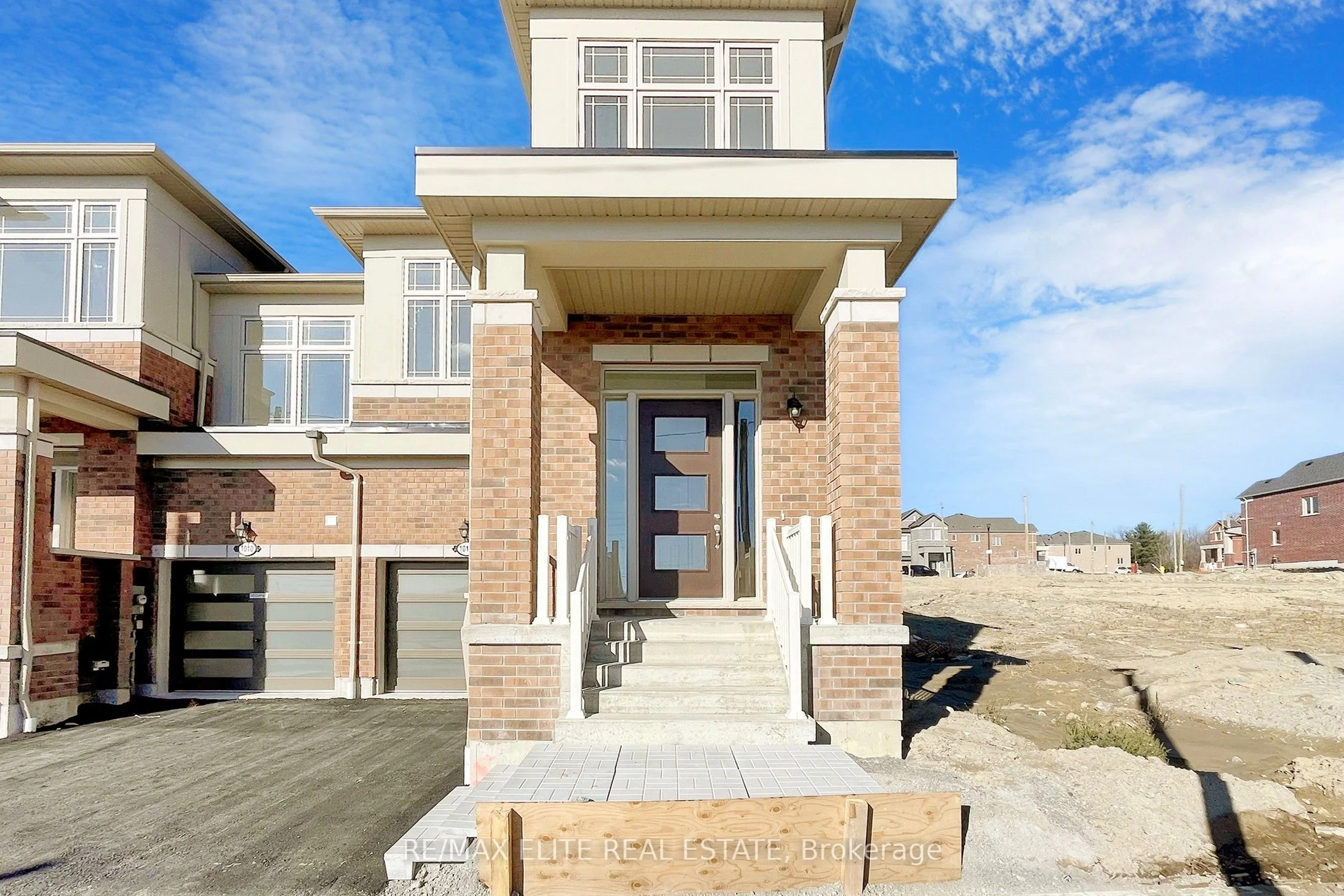 Att/Row/Townhouse in Pickering