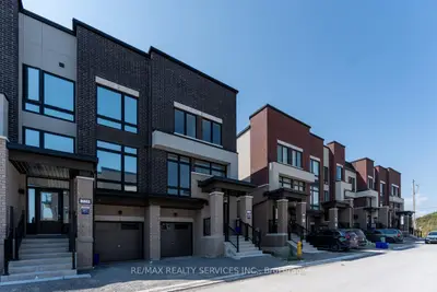 Att/Row/Townhouse in Oshawa