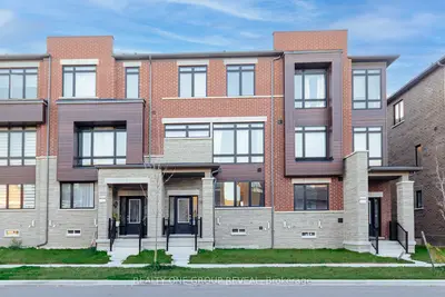Att/Row/Townhouse in Ajax