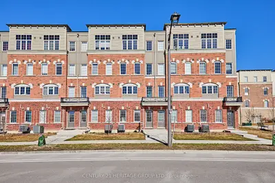 Att/Row/Townhouse in Oshawa
