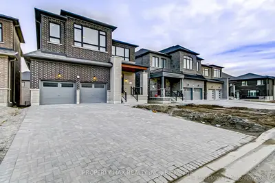 Detached in Oshawa