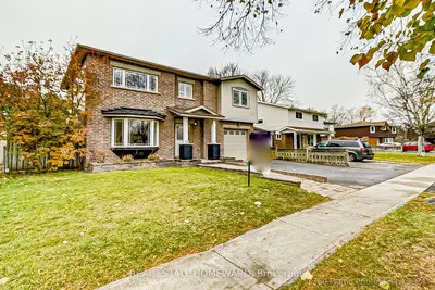Detached in Whitby