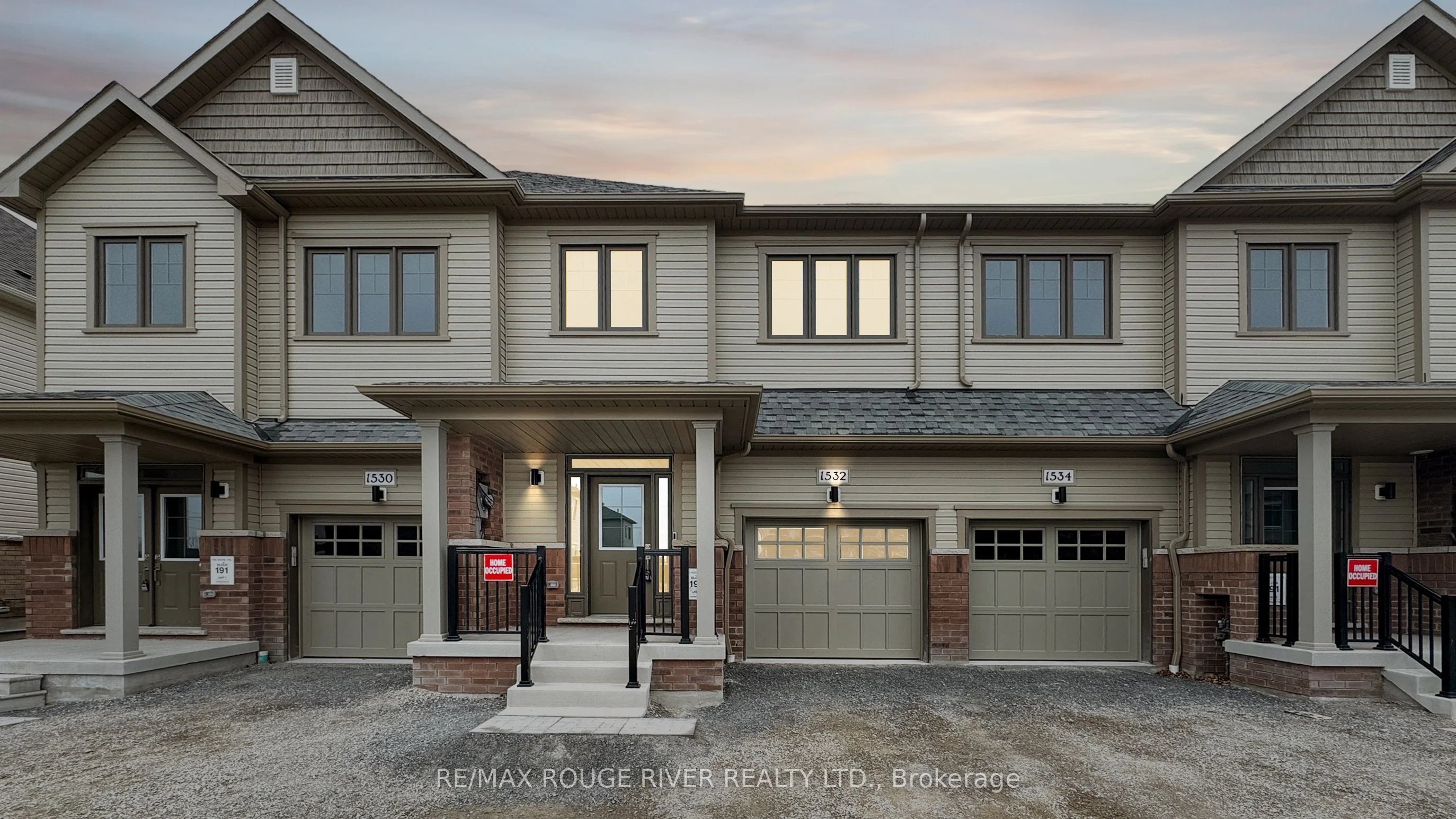 Att/Row/Townhouse in Oshawa