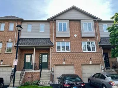 Condo Townhouse in Whitby