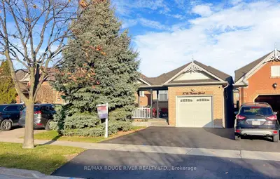 Detached in Whitby