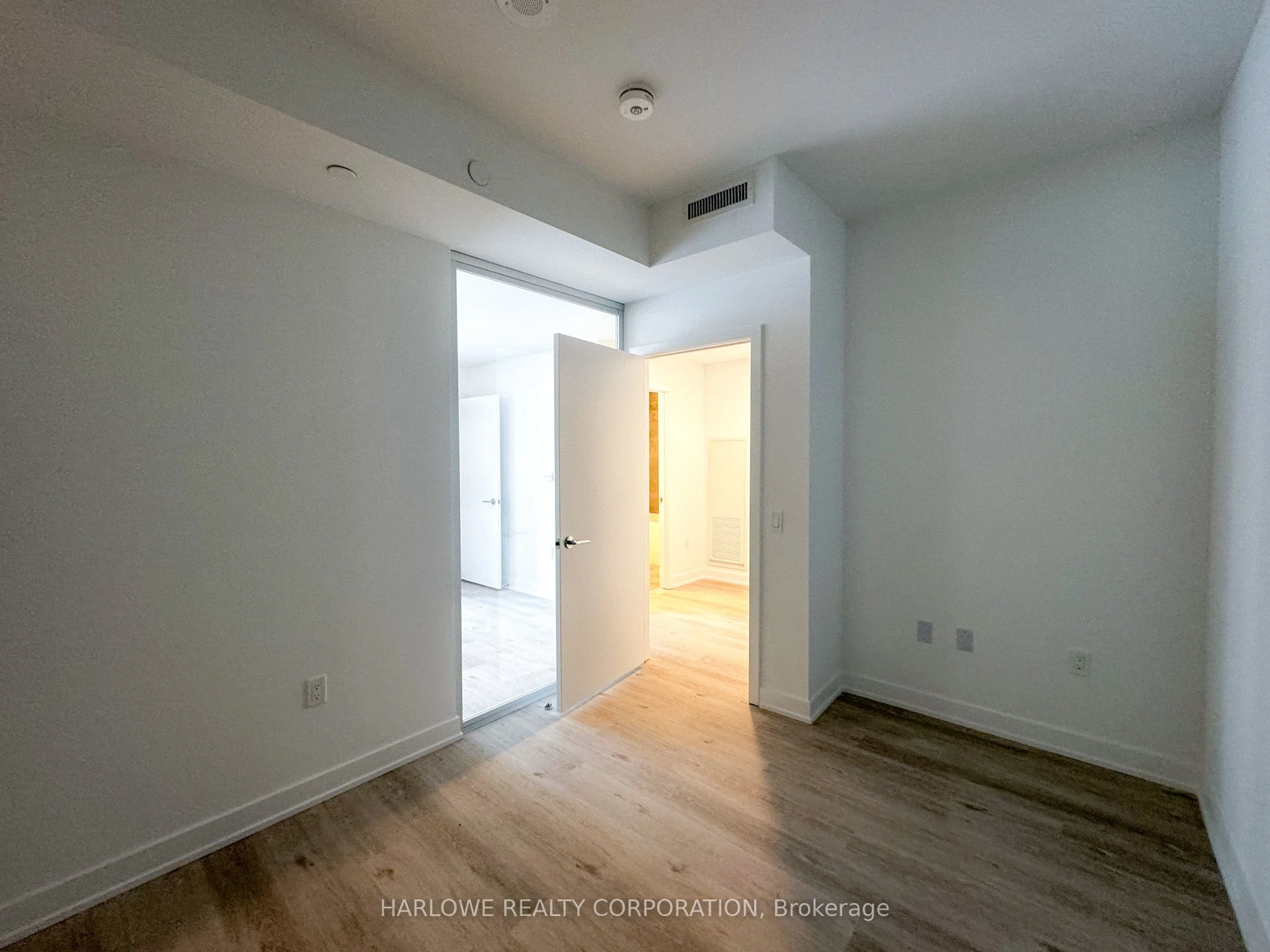 1606 Charles Street 508 A, Whitby, ON L1N 0P1