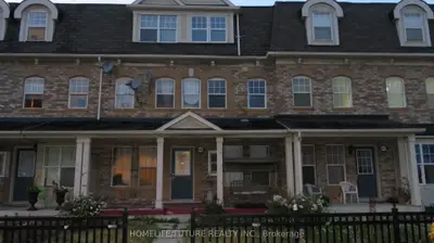 Att/Row/Townhouse in Toronto