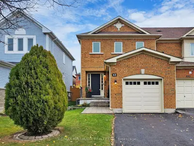 Att/Row/Townhouse in Toronto