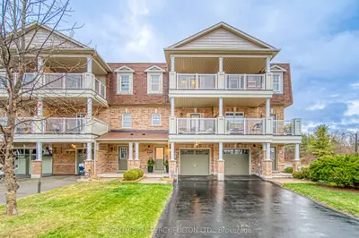 Att/Row/Townhouse in Pickering