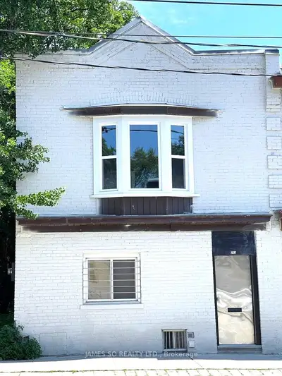 Att/Row/Townhouse in Toronto