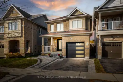 Detached in Whitby