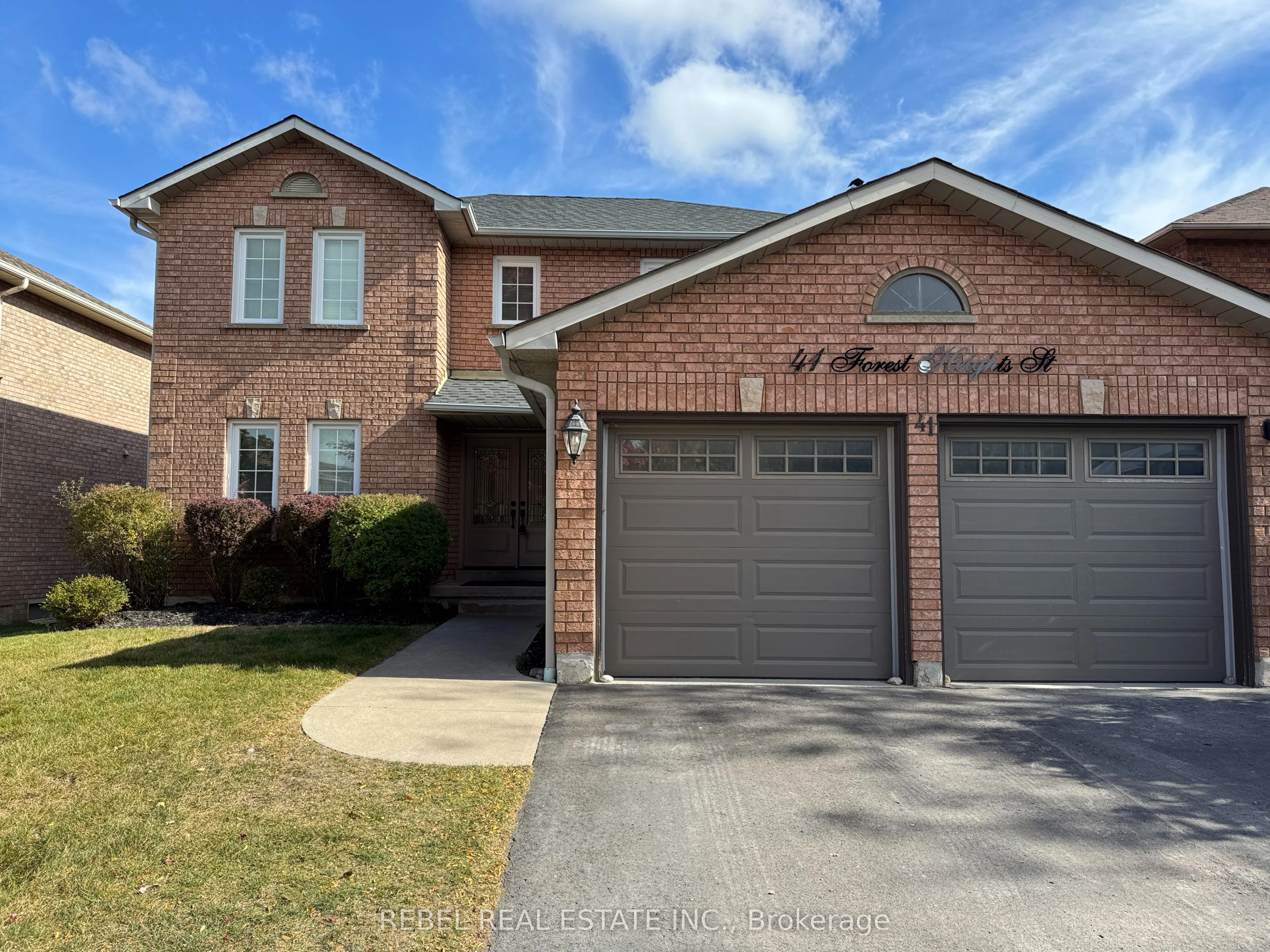 41 Forest Heights Street Upper, Whitby, On L1r 1t7