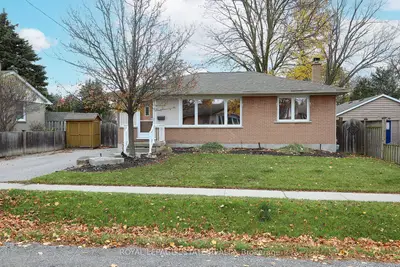 Detached in Whitby