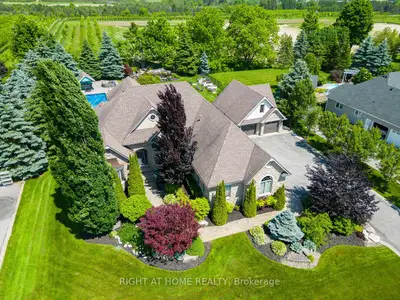 Detached in Whitby