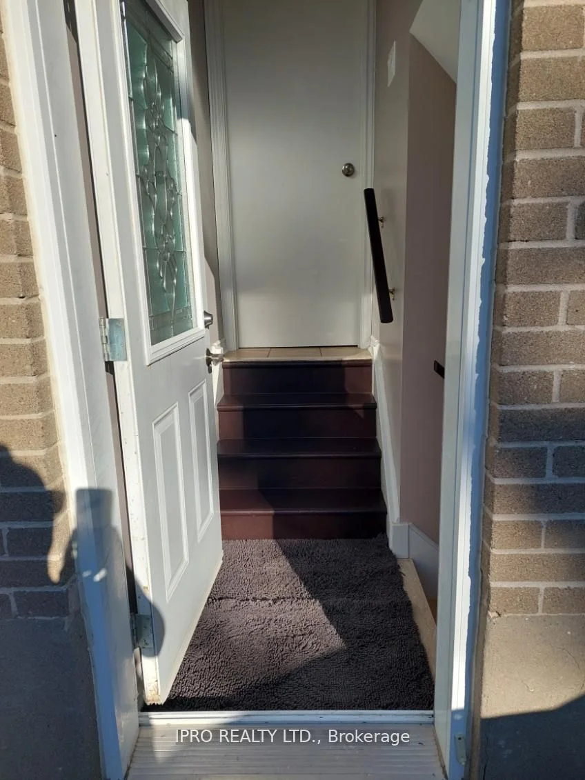 Semi-Detached in Ajax