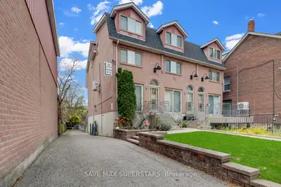 Condo Townhouse in Toronto