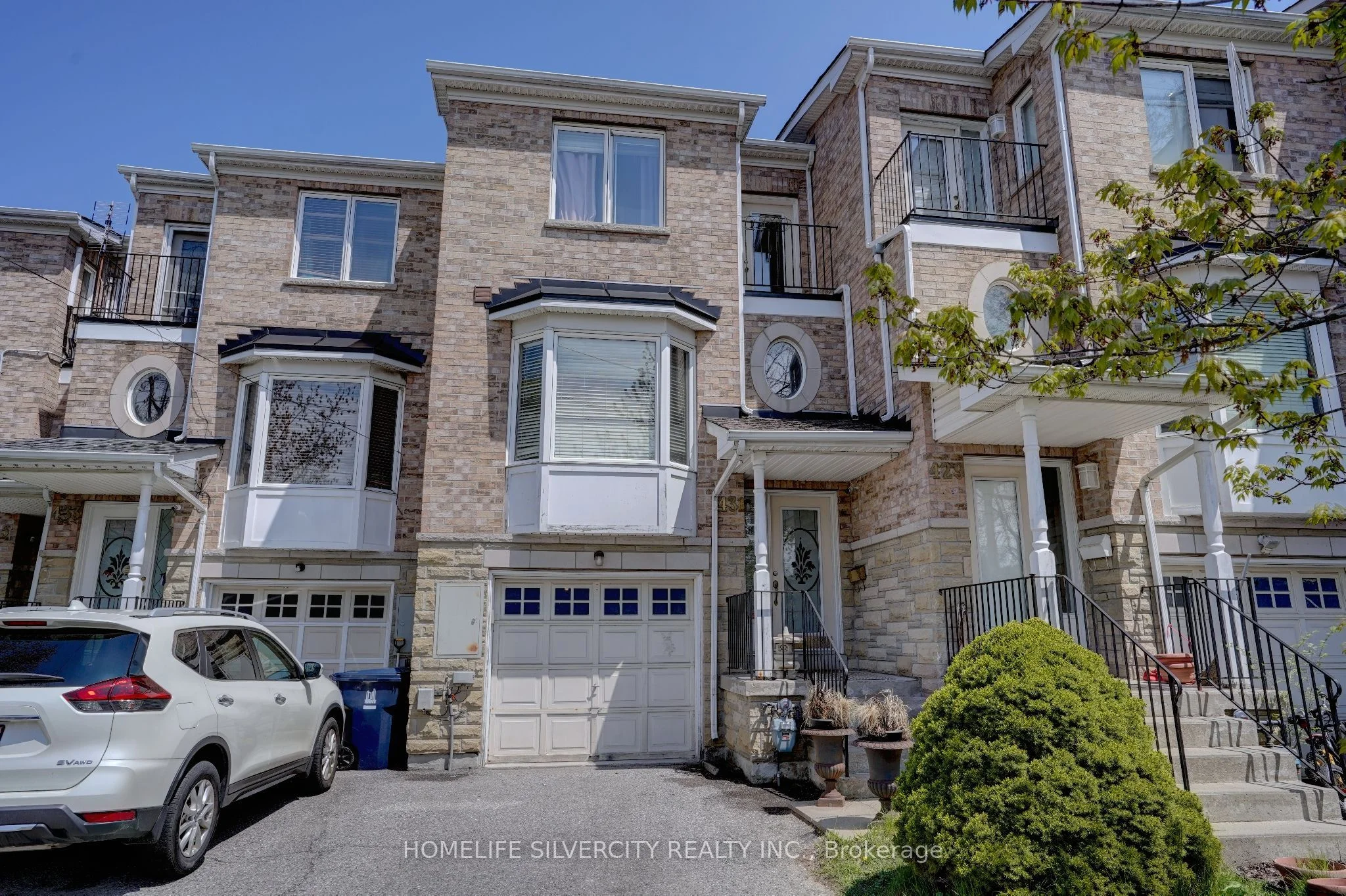 Att/Row/Townhouse in Toronto