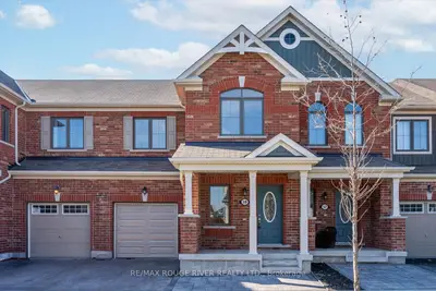 Att/Row/Townhouse in Whitby