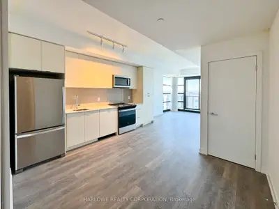 Condo Apartment in Whitby