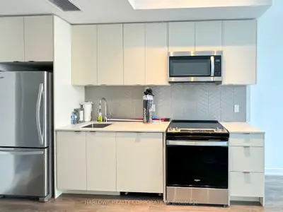 Condo Apartment in Whitby