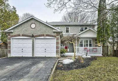 Detached in Whitby