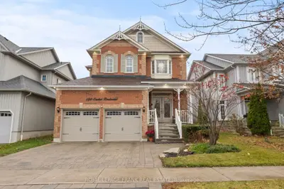 Detached in Whitby