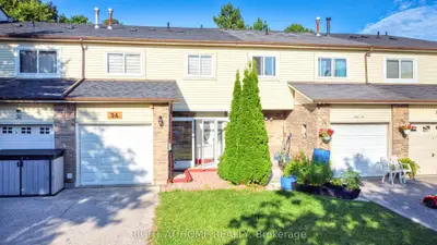Att/Row/Townhouse in Toronto