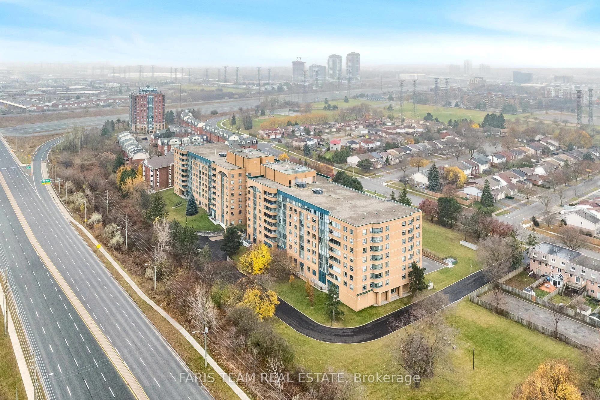Condo Apartment in Pickering
