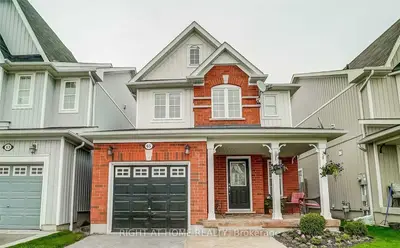 Detached in Whitby