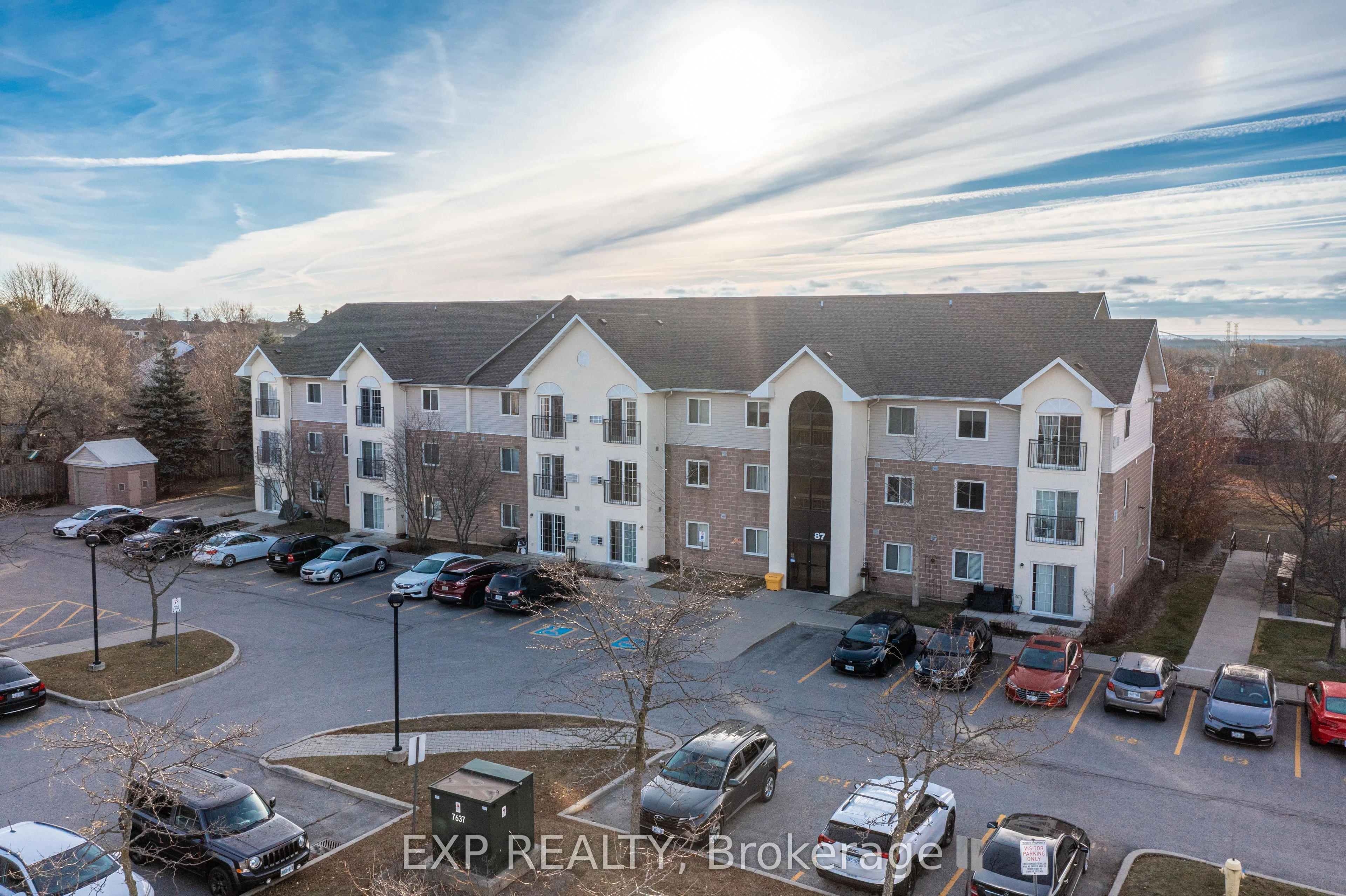 87 Aspen Springs Drive 207, Clarington, On L1c 5j8
