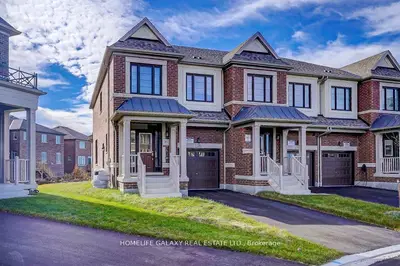 Att/Row/Townhouse in Whitby