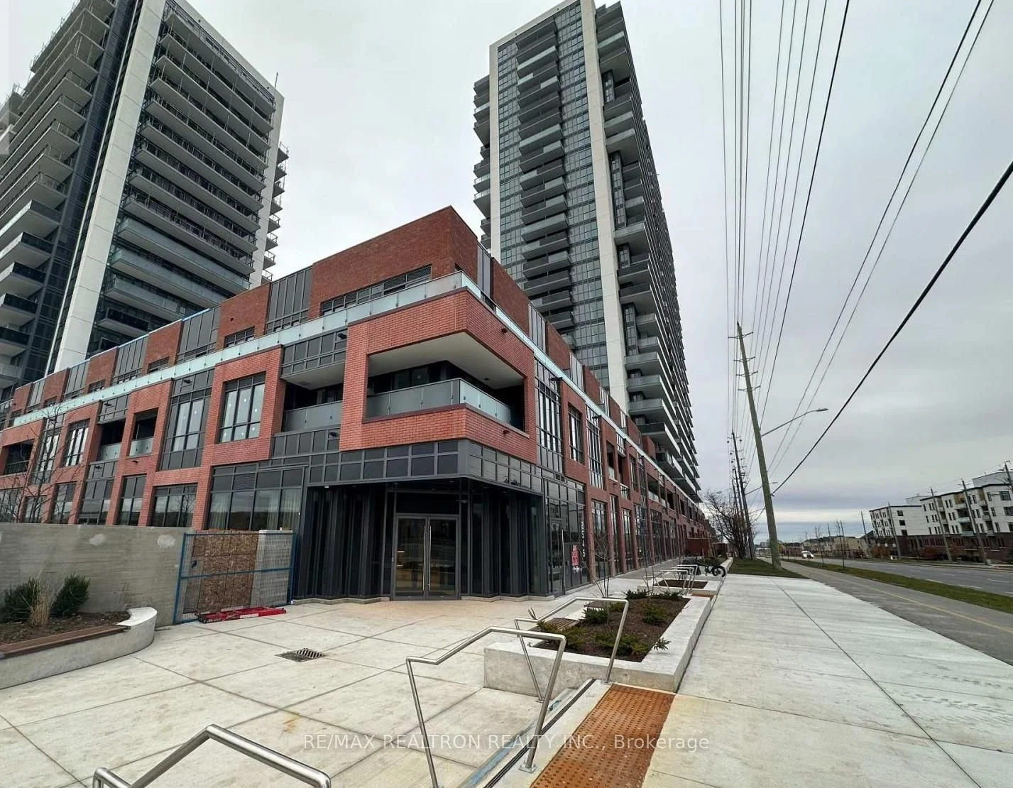 Condo Apartment in Oshawa