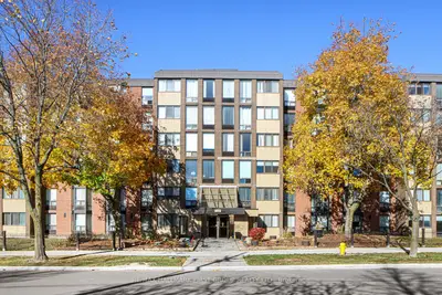 Condo Apartment in Pickering