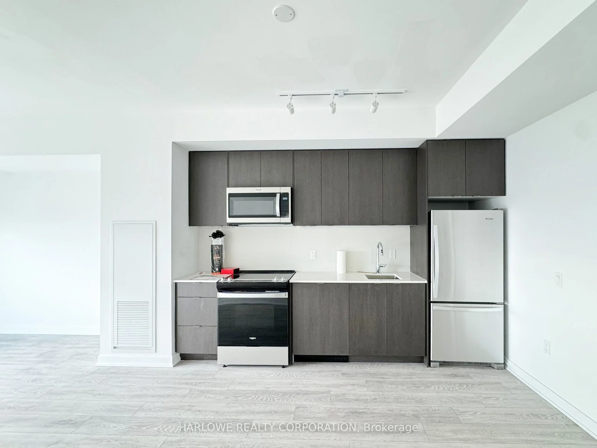 Condo Apartment in Whitby